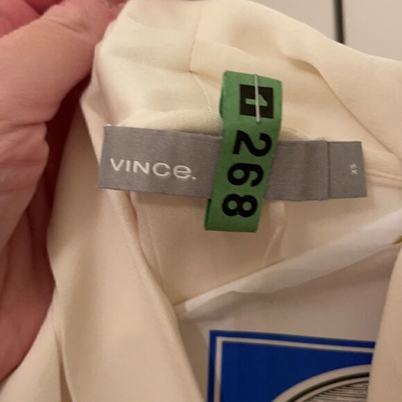 Vince Silk Blouse. Like new - Picture 2 of 2